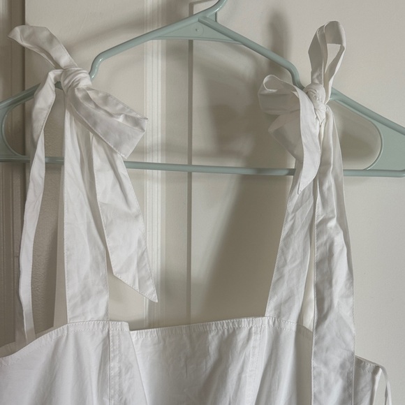 Chic White Bow-Tie Mini Dress - Picture 2 of 6